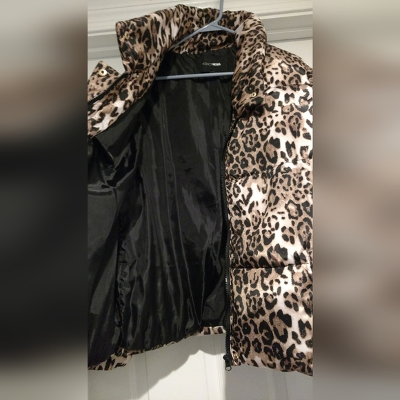 Fashion Nova Puffer Jacket - Picture 5 of 8